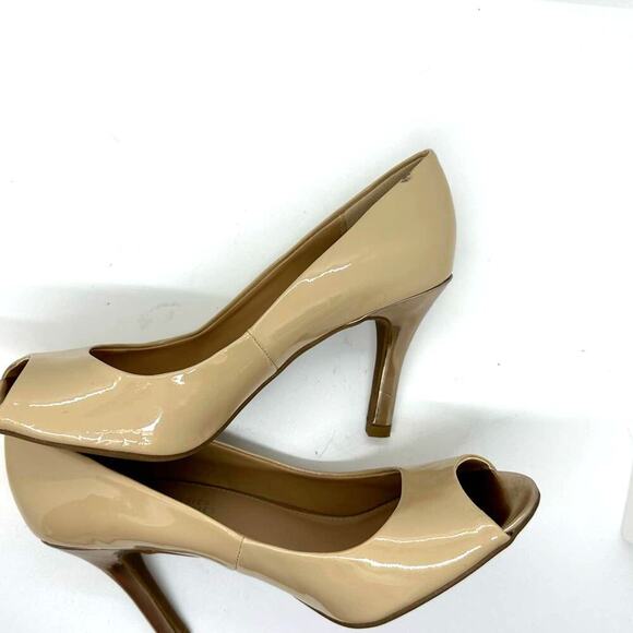 Mootsies Tootsies Peep Toe Nude Color Low Heel Open Toe heels size 8 - Picture 9 of 10